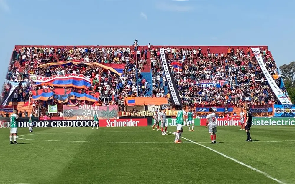 Primera B: Armenio trajo doce refuerzos y debutará ante Sacachispas