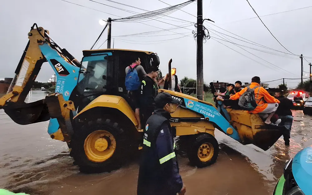 Temporal en Escobar: calles anegadas, evacuados y decenas de árboles caídos