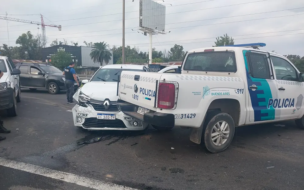 Persecución de película en Panamericana: escapaban y chocaron un patrullero