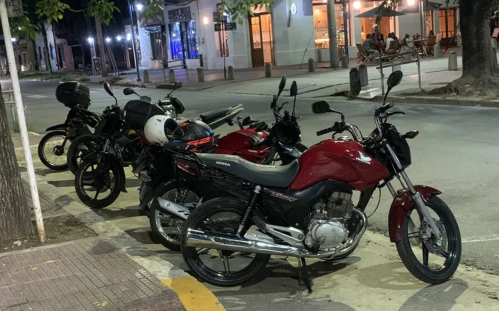 Crearán zonas exclusivas para el estacionamiento de motos en Escobar