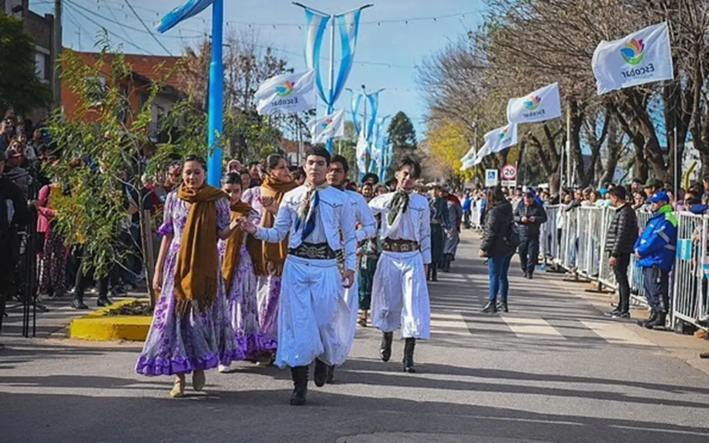 Gastronomía, desfile y shows en vivo por el 50º aniversario de Maquinista Savio