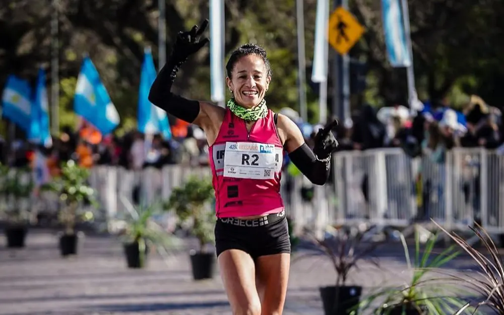 Una atleta escobarense se destacó en la 22º Maratón Internacional de la Bandera