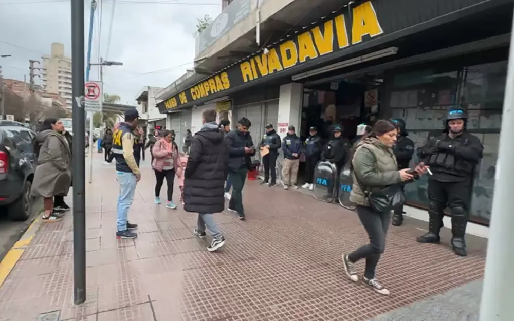 Falsificación de marcas: la Policía Federal allanó la feria de la calle Rivadavia