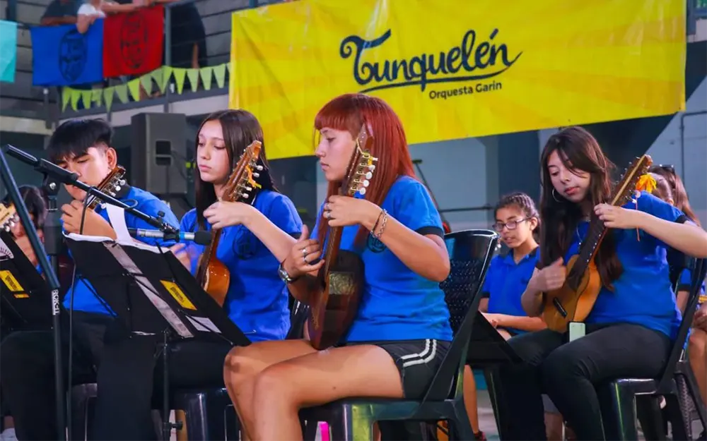 orquesta tunquelén en un concierto