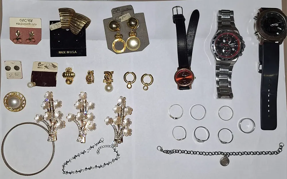 Recuperan alhajas de oro y plata robadas en una joyería de Garín
