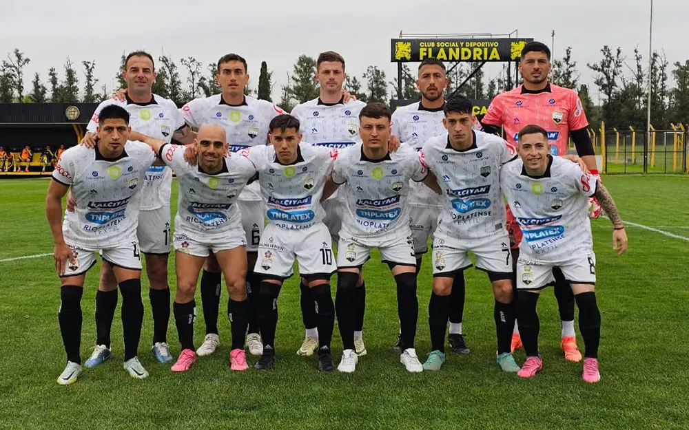 Primera B: Armenio venció a Flandria y no se baja de la pelea por el título