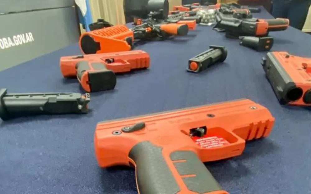 Encuesta: 7 de cada 10 escobarenses está a favor del uso de armas no letales