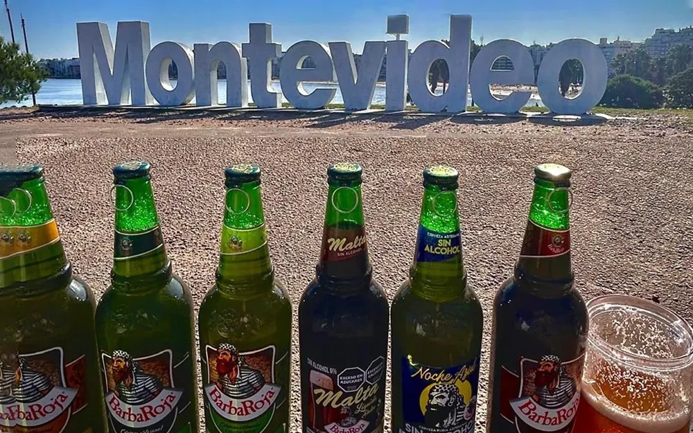 Un sabor escobarense que se exporta: la cerveza BarbaRoja llega a Uruguay